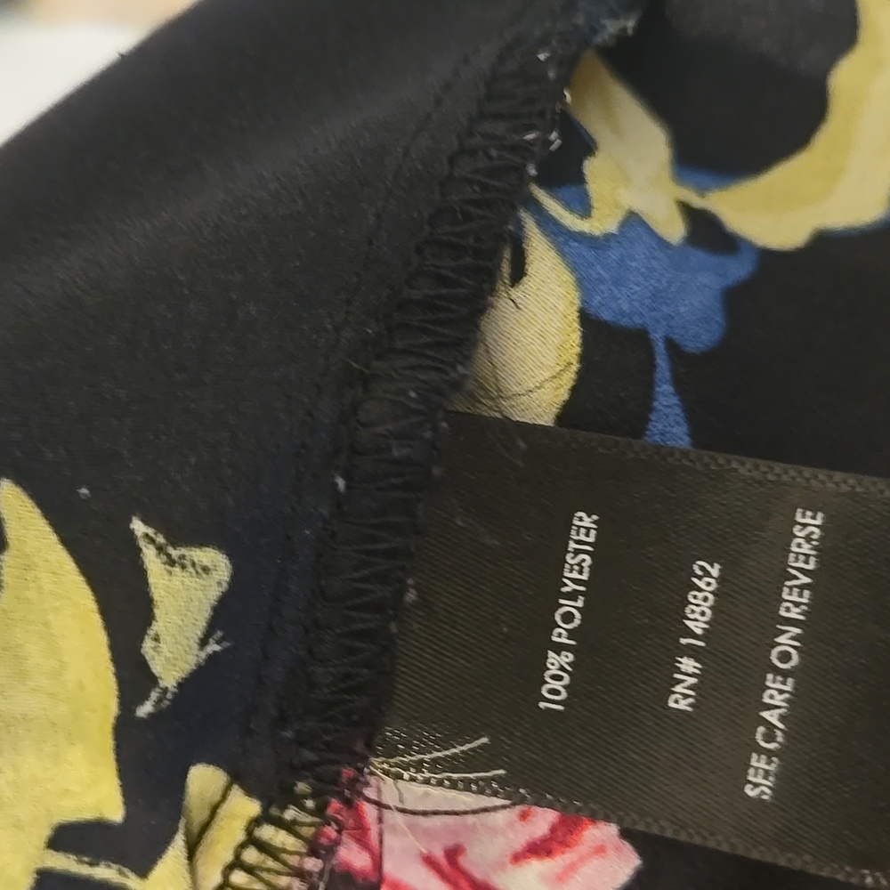 Torrid Black With Floral Print 3/4 Sleeve Top Size 24 - Picture 7 of 10